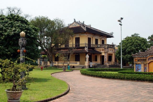 Khuôn viên bên trong di tích (Ảnh ST)