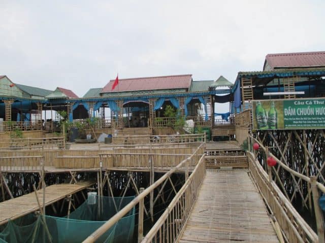 Nhà hàng giữa Đầm Chuồn Huế (Ảnh: ST)