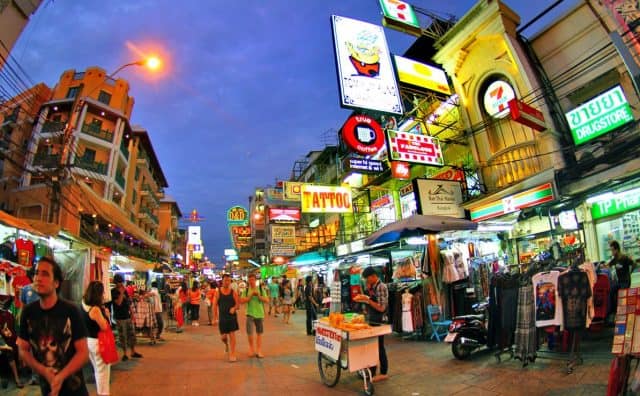 Khu phố Khao San lung linh khi về đêm (Ảnh ST)