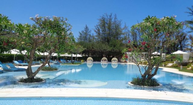 Màu xanh đặc trưng của Khách sạn alma-oasis-long-hai (Ảnh ST)