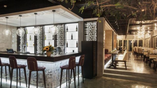 Quầy bar của resort (Ảnh ST)