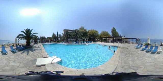 Bể bơi ngoài trời của Khách sạn Long Hải Beach ( Ảnh ST)