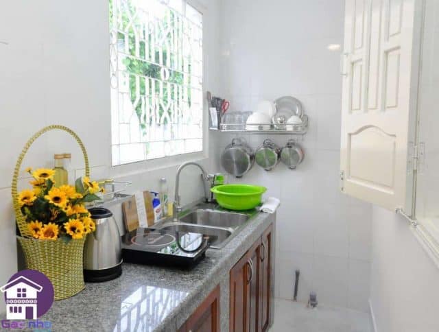 Gian bếp của gác nhỏ phục vụ nấu nướng cho du khách (ảnh ST)