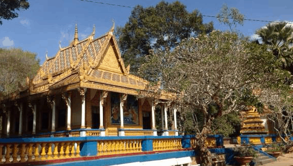 Ngôi chùa trầm mặc trong màu xanh cây cối (ảnh ST)