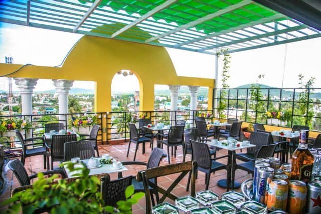Tầng thượng của khách sạn giúp du khách lên thư giãn