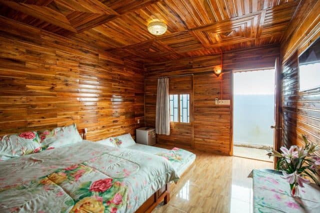 Phòng ngủ của homestay thiết kế đon giản mà sang trọng (ảnh ST)