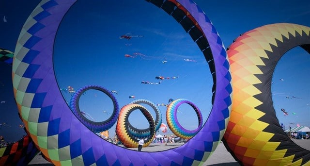 Chủ đề festival năm nay sẽ là “Liên kết các tỉnh, thành phố biển Việt Nam – Phát triển bền vững thương mại – du lịch và kinh tế biển” (ảnh ST) Chủ đề festival năm nay sẽ là “Liên kết các tỉnh, thành phố biển Việt Nam – Phát triển bền vững thương mại – du lịch và kinh tế biển” (ảnh ST)
