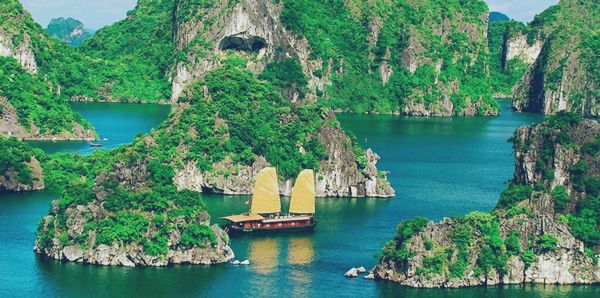 Vịnh Lan Hạ - 1 địa điểm du lịch Hải Phòng nổi tiếng