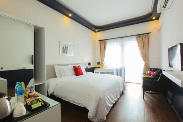 Phòng ngủ của khách sạn thiết kế đơn giản đầy đủ tiện nghi (ảnh ST)