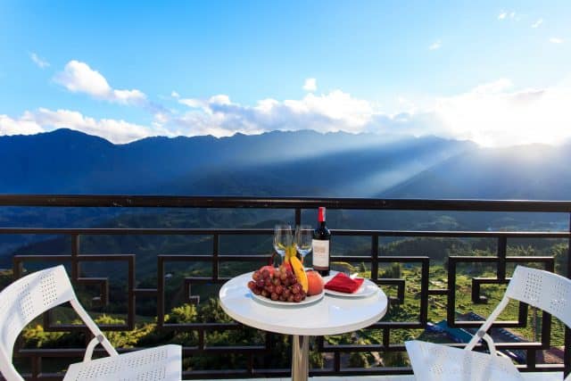 Ban công tuyệt đẹp nhìn từ Sapa Diamond Hotel