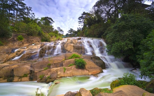 Vẻ đẹp hoang sơ của thác Camly
