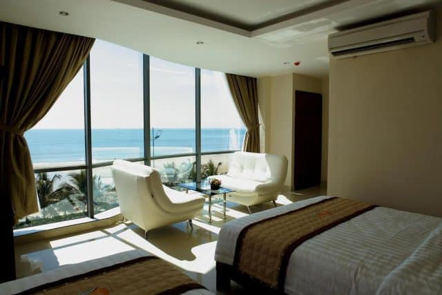 Trọn vẹn view biển từ Khách sạn Corvin Hotel 