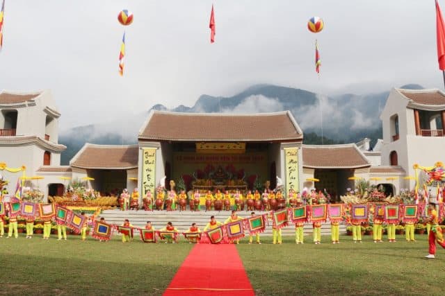 Làng hành hương Yên Tử là nơi diễn ra nhiều hoạt động lễ hội trong năm Làng hành hương Yên Tử là nơi diễn ra nhiều hoạt động lễ hội trong năm