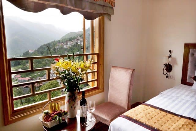 Khách sạn Sapa Eden Mountain View với khung cảnh đẹp nhìn từ cửa sổ
