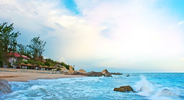 Long Hải cách Sài Gòn khoảng 100 km, lý tưởng để phượt và cắm trại qua đêm