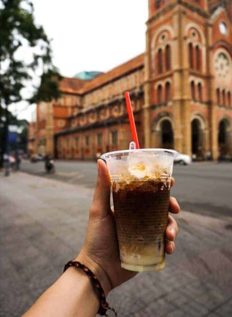 Nếu Hà Nội có trà chanh chém gió thì đến Sài Gòn phải uống cà phê sữa đá rồi ! Ảnh: @kamivietnam