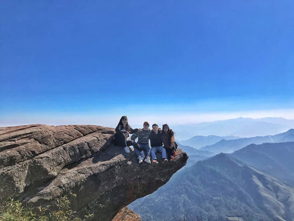 Tháng 1 là thời điểm rất thích hợp để cùng hội bạn đi du lịch sau một năm làm việc vất cả. Ảnh: Bích Phương