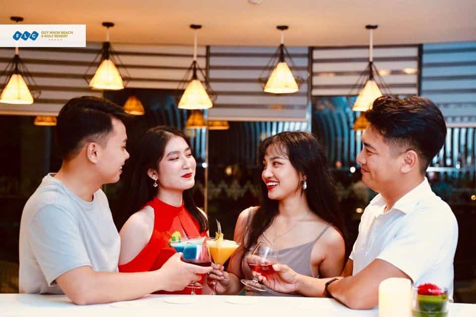 Khu vực quầy bar nhộn nhịp của khách sạn. Ảnh : FLC Quy Nhơn