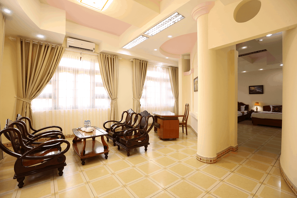 Phòng hạng sang với không gian phòng khách riêng biệt, sang trọng. Ảnh: Công Đoàn Phú Yên