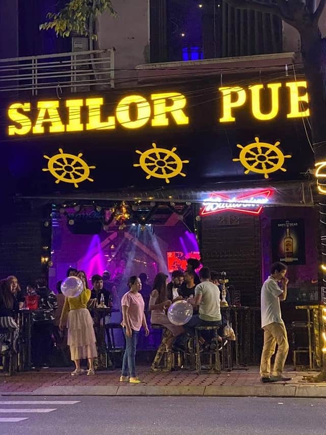 Sailor Pub là địa chỉ ăn chơi quen thuộc của giới trẻ Đà thành Sailor Pub là địa chỉ ăn chơi quen thuộc của giới trẻ Đà thành