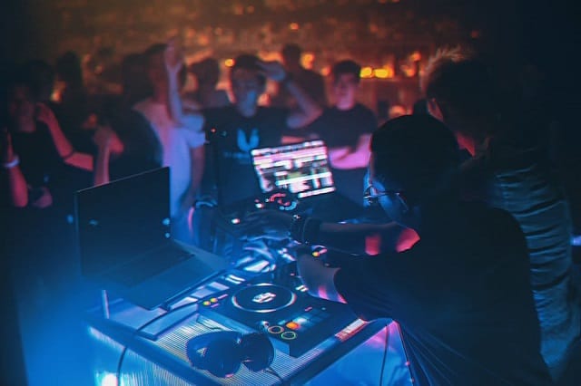 Tê Bar mang lại những cảm xúc độc lạ từ các loại cocktail đặc biệt Tê Bar mang lại những cảm xúc độc lạ từ các loại cocktail đặc biệt