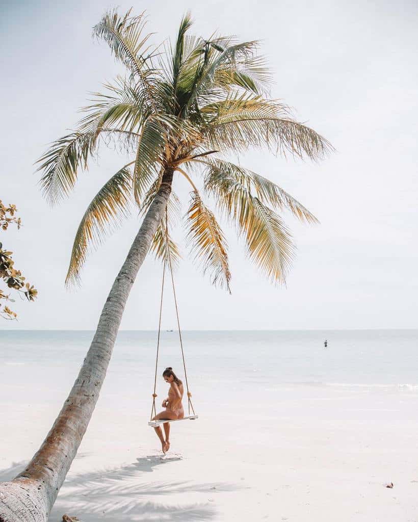 Miền cát trắng của Phú Quốc. Hình: @flaginthesand