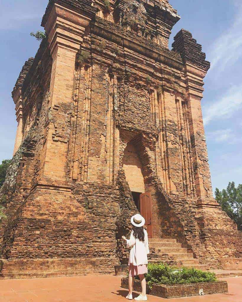Hàng trăm ngàn viên đá nung được sử dụng để xây tháp. Hình: Sưu tầm